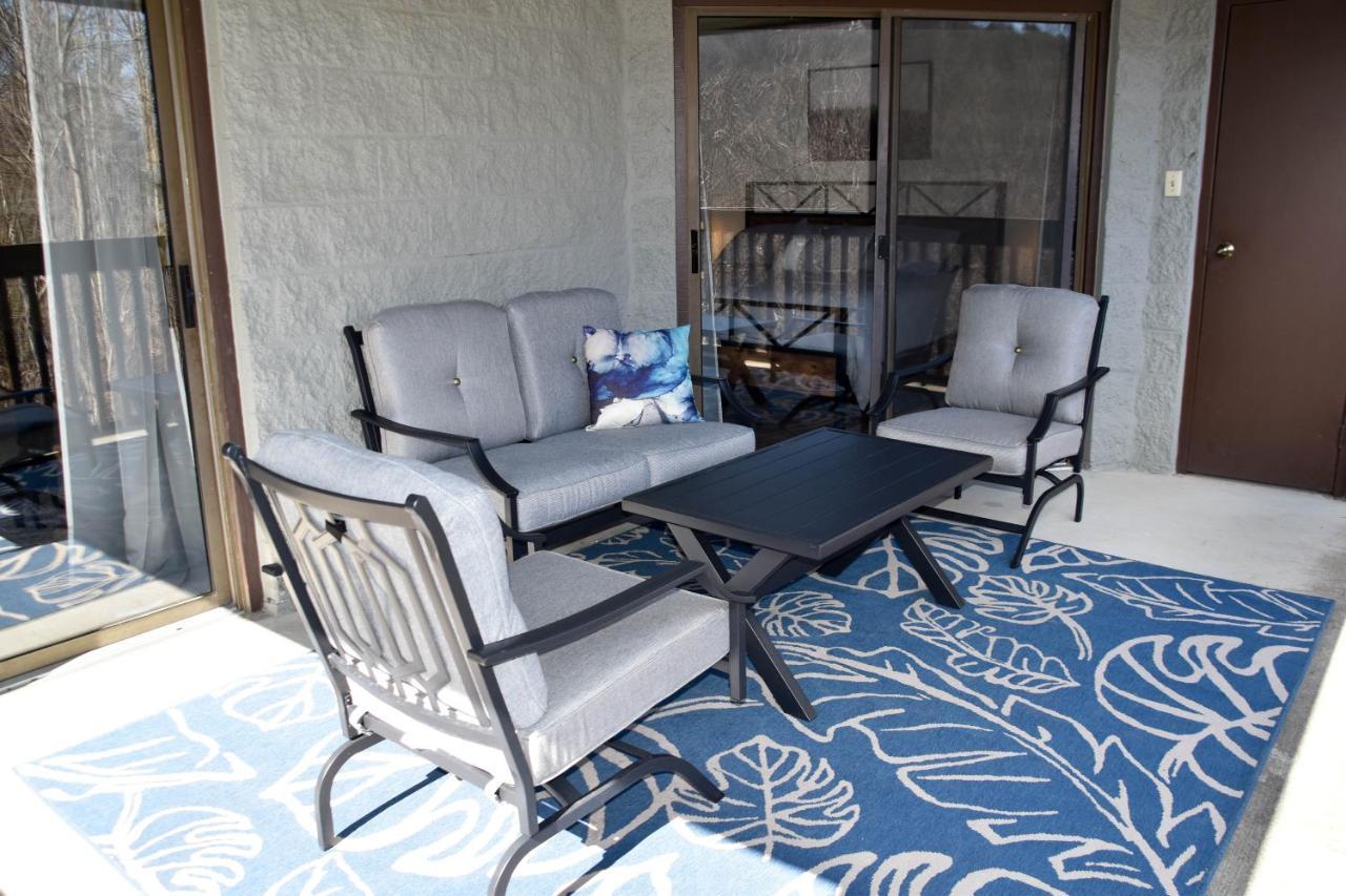 Апартаменты Cozy Mountain Getaway! Mountain Views! 2 Bed, 2 Bath, Sleeps 6 Гатлинбург Экстерьер фото
