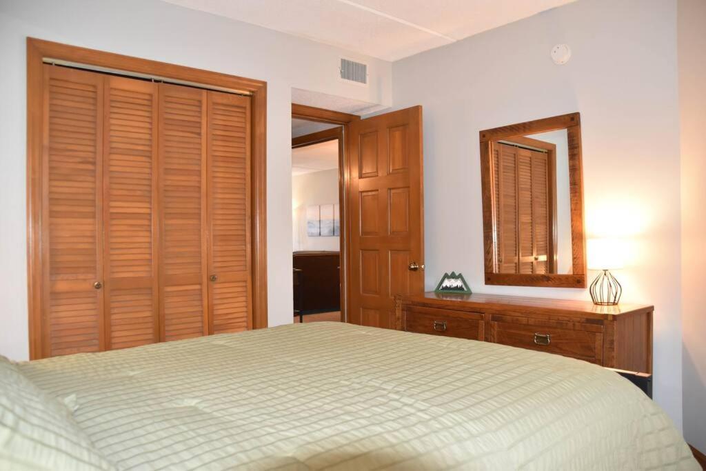 Апартаменты Cozy Mountain Getaway! Mountain Views! 2 Bed, 2 Bath, Sleeps 6 Гатлинбург Экстерьер фото