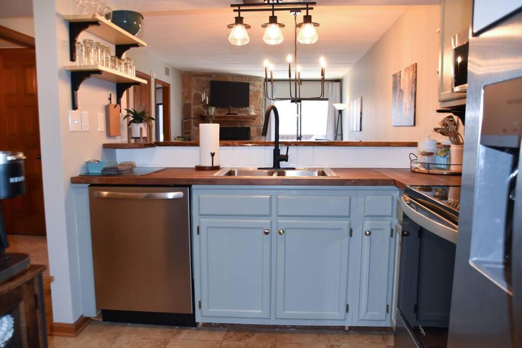 Апартаменты Cozy Mountain Getaway! Mountain Views! 2 Bed, 2 Bath, Sleeps 6 Гатлинбург Экстерьер фото
