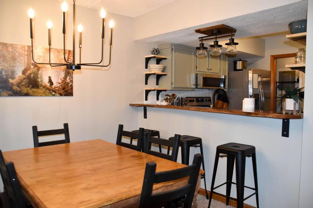 Апартаменты Cozy Mountain Getaway! Mountain Views! 2 Bed, 2 Bath, Sleeps 6 Гатлинбург Экстерьер фото